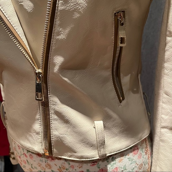 Desigual Cream Color Women’s Biker Jacket size 38 With Design in Back - Picture 16 of 16